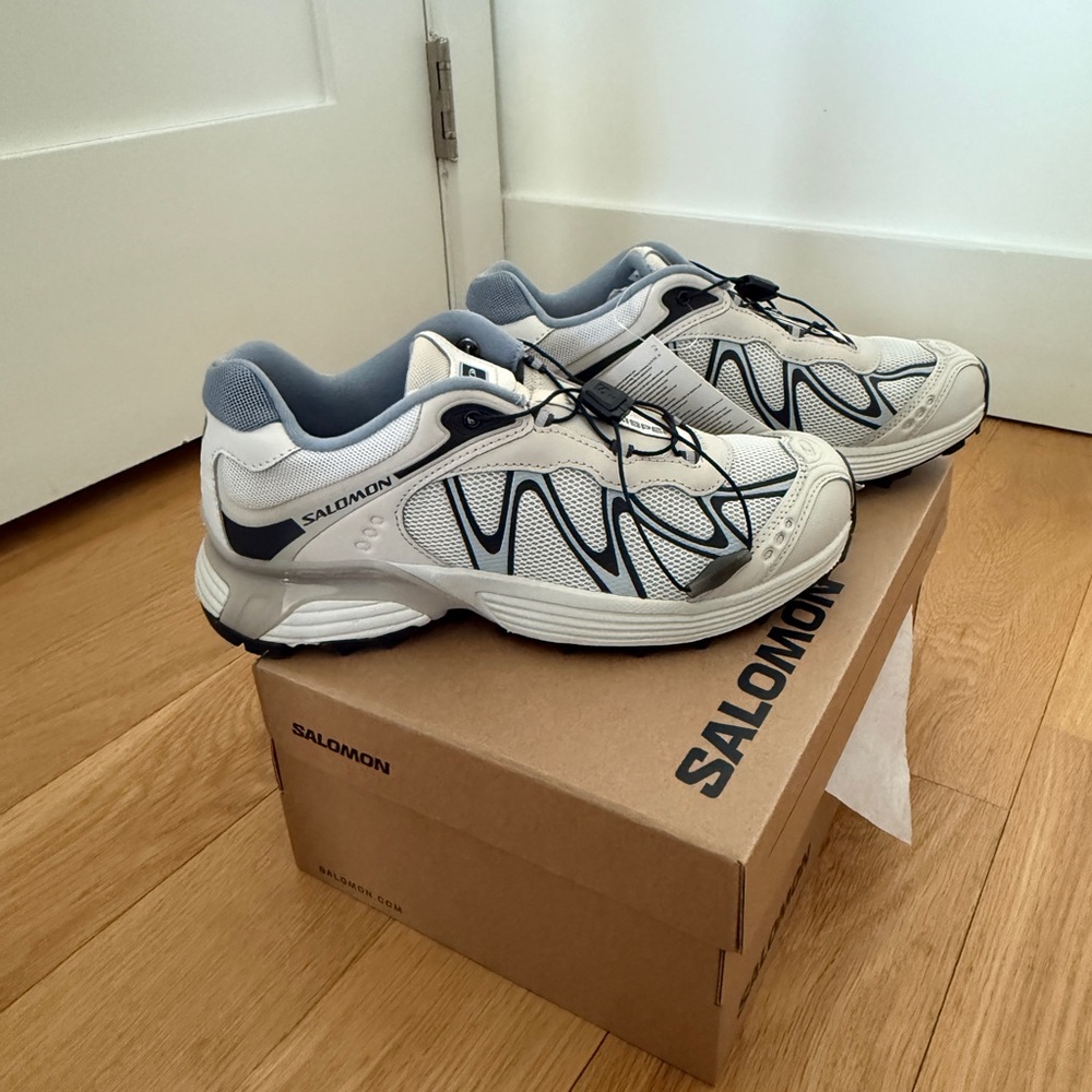 Salomon XT-Whisper in Lunar Rock / Silver Cloud Size 6M/7W